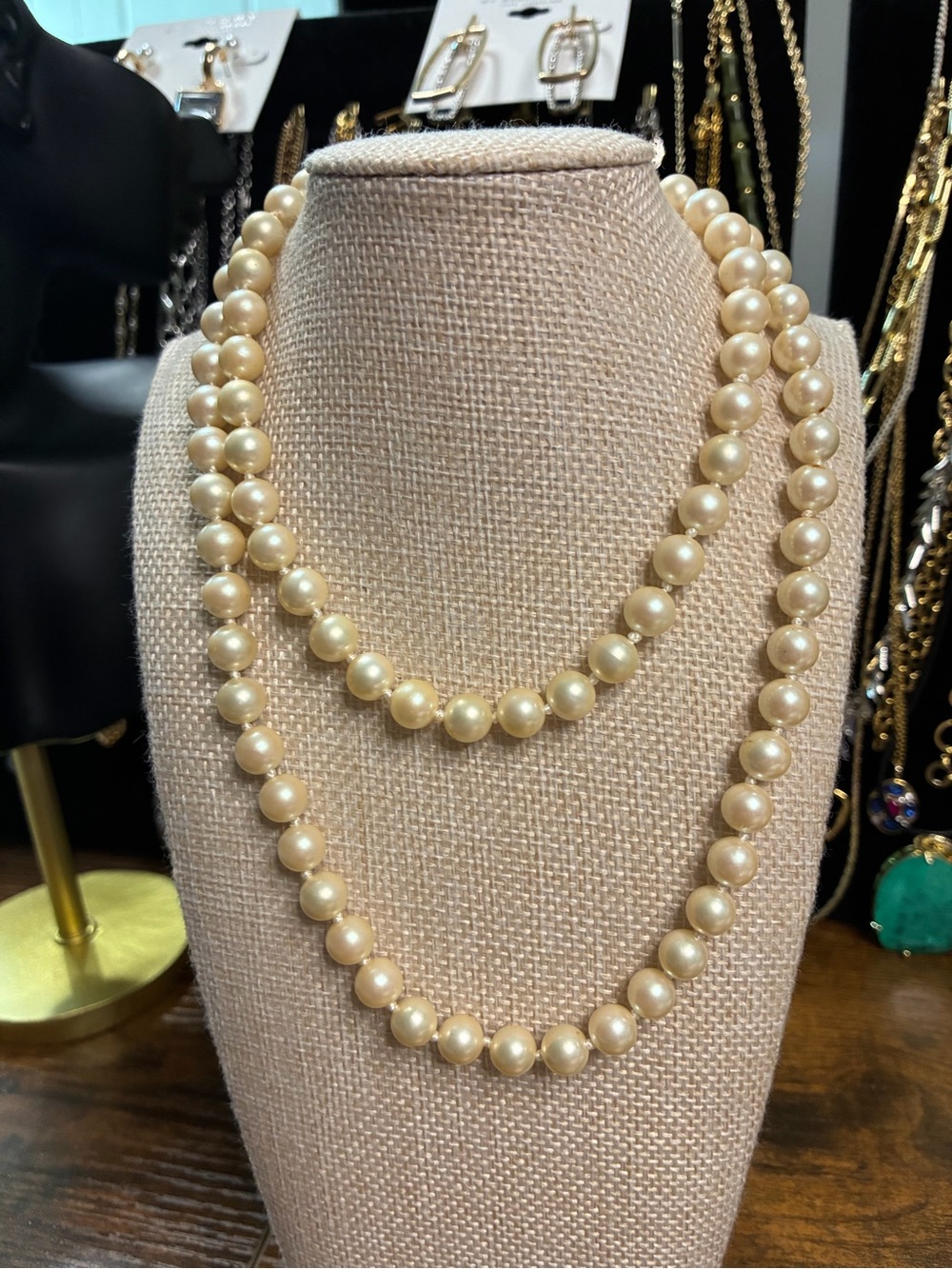 Vintage Marvella Classic Cream Pearl Necklace - Women Jewelry